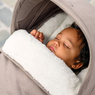 Footmuff 2 em 1 Para Carrinho de Bebê Maxi-Cosi Twillic Truffle - Tecidos Eco Care 100% reciclados.